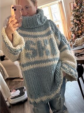 Cozy Women's Ivory and blue chunky cowl neck oversized sweater. Loose fitting.
